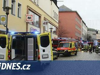 V Pasově vjelo nákladní auto do chodců, zemřela matka s malou dcerou