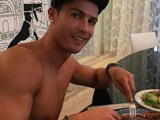 Ronaldo si z času na čas dopraje aj nezdravé jedlo, ale pri raňajkách je konzervatívny. Čo si dáva vyrysovaná postava na tanier?