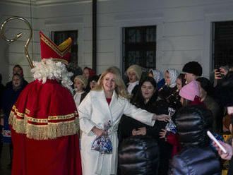 Prezidentka rozsvietila vianočný stromček, prišiel i Mikuláš, čert a anjel