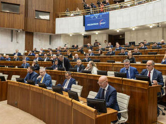 Poslanci začínajú utorkové rokovanie diskusiou o konsolidačnom balíku