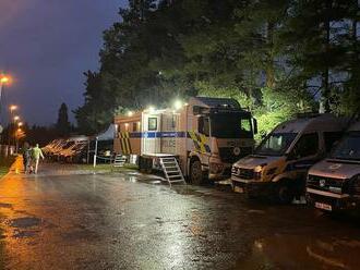 Nechoďte do Klánovického lesa, vyzvala polícia. Pátra po dôkazoch k vražde otca a nemluvňaťa