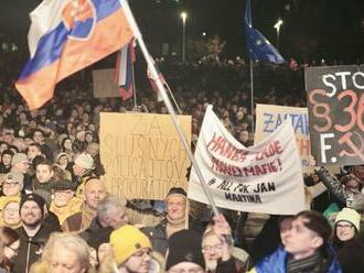 Do ulíc opäť vyšli tisíce ľudí, protivládne protesty boli okrem Bratislavy aj v Košiciach či Banskej Bystrici