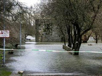 Pre viaceré okresy na Slovensku platia naďalej výstrahy pred povodňami