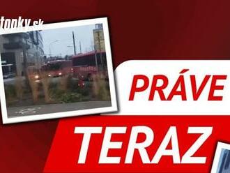 Ranný chaos na autobusovej stanici Nivy: Evakuácia pre nečakaný požiar, už sa vie, čo ho spôsobilo!