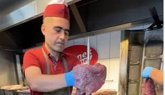 Pozrite, ako sa vyrába pravý kebab! Budú sa vám zbiehať slinky: Také niečo je vzácne