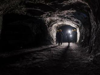 Obrovské nešťastie: Vykoľajil sa vozík s baníkmi! O život prišlo najmenej 12 ľudí