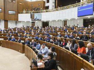 Vláda vie veľmi dobre obchádzať vlastné pravidlá: Politológ dvíha varovný prst