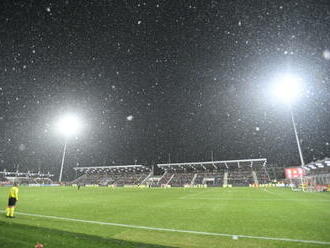 Fotbalové Pardubice proti vedoucí Slavii otevřely zrekonstruovaný stadion