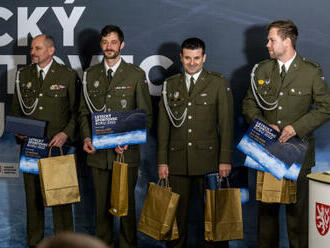 Leteckými sportovci roku jsou parašutisté Kříž, Šorf, Gečnuk, Tábor a Chládek