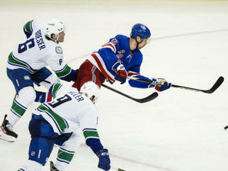 Chytil skóroval v NHL popáté za sebou, Faksa si připsal vítězný gól