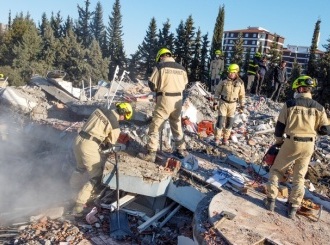 Češi v Turecku vyprostili dosud 50 těl, nikoho živého už nenašli