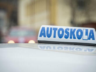 Autoškoly doplní nové otázky zaměřené na řidiče autobusů a nákladních vozidel