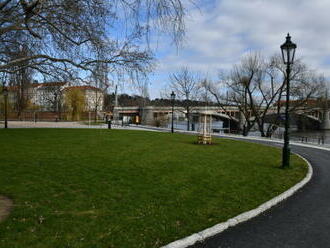 Veřejnosti se dnes otevřel opravený Park Cihelná na Malé Straně v Praze 1