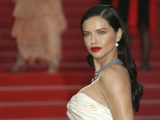 Supermodelka Adriana Lima se stala ambasadorkou FIFA