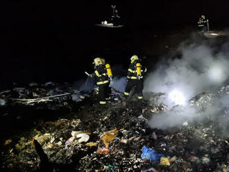 V katastru obce Stašov na Berounsku likvidovali hasiči požár skládky, škoda nevznikla