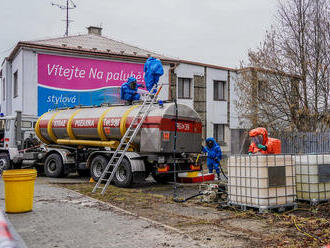 Hasiči při mezinárodním cvičení na silnici 44 mezi obcemi Mikulovice a Glucholazy dronem vyhledávali zavalené osoby