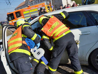 Hasiči po srážce dvou osobních vozidel ve Slezské Ostravě vyprostili jednu osobu