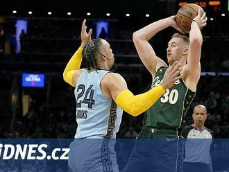 Boston týmovou hrou zdolal Memphis. Výhru Toronta nad Detroitem řídil VanVleet