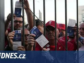 UEFA nese podle vyšetřovatelů vinu za chaos před loňským finále Ligy mistrů