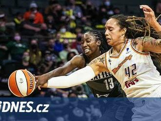 Z ruského vězení zpět do WNBA. Grinerová podepsala smlouvu s Phoenixem