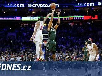 Tatum rozhodl o výhře Bostonu košem v poslední vteřině. Denver s Jokičem selhal