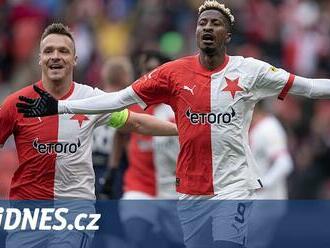 Slavia - Slovácko 2:0, z mnoha rohů dva góly, oba obstaral Olayinka