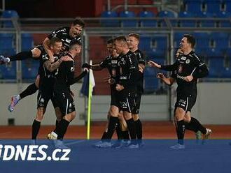 ONLINE: Ostrava - Hradec Kr. 0:1, zaváhání Laštůvky, trefuje se Leibl