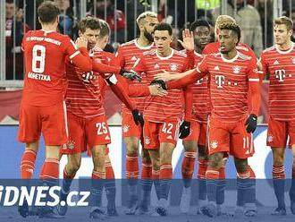 Hložek i Schick hráli poločas, Leverkusen remizoval. Bayern smetl Union