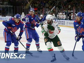 Jak rok války změnil hokejovou KHL? Ubyli cizinci, fanoušci i rozhodčí