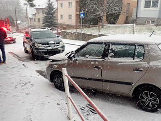 V Uherském Brodě do sebe narazila dvě vozidla. Na místo byli vyslání místní profesionální hasiči.…