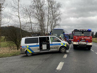 Na silnici 20 u Nepomuku, u odbočky na Klášter, došlo k nehodě osobního vozidla a autobusu. Dva…