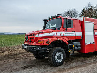 Hasiči v Lužné u Rakovníka mají nový automobil, nástavbu na podvozku Mercedes-Benz Zetros vyrobili v KOBITu