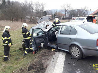 Dvě osoby skončily v péči ZZS po střetu dvou osobních vozidel v obci Běšiny. Hasiči provedli…