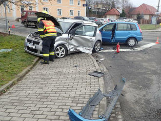 Ve Zlíně zasahovali hasiči u nehody dvou osobních vozidel, nikdo nebyl zraněn