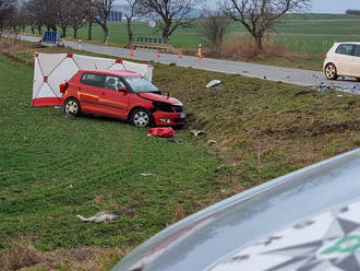 Řidička zemřela po nehodě mezi obcemi Hustopeče a Velké Němčice na Břeclavsku