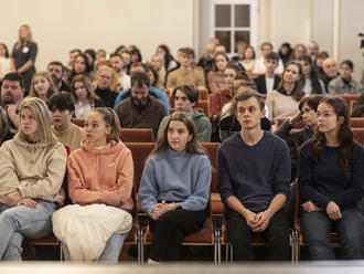 Babišovi hlavní soupeři se předvedli před voliči a pak na dálku uzavřeli mír s výhradami