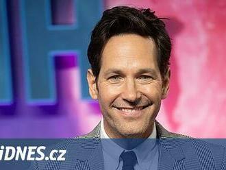 Mám recept na mladistvý vzhled, vyzkoušejte ho, radí padesátník Paul Rudd