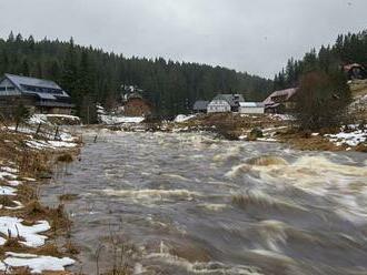 Tání sněhu může zvednout hladiny. Meteorologové varují i před silným větrem