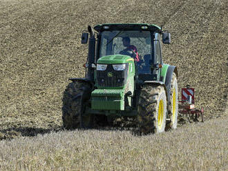 Rozpočet měly zachránit škrty v dotacích. Stanjurův slib ale naráží na odpor ministrů