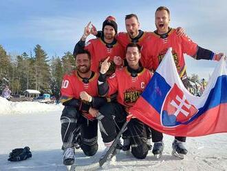 Hokej na jazere je krajší, vraví šampión rybníkového hokeja. V Kanade vyhral drevený Stanley Cup