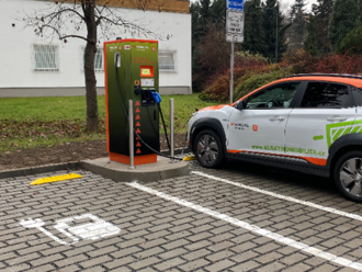 Elektromobilita v Česku zrychluje. U bezemisních pump ČEZ na Vysočině načerpaly elektromobily loni o 66 % více energie