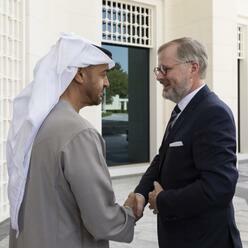 Premiér Fiala jednal s prezidentem Spojených arabských emirátů a podpořil české firmy na veletrhu IDEX