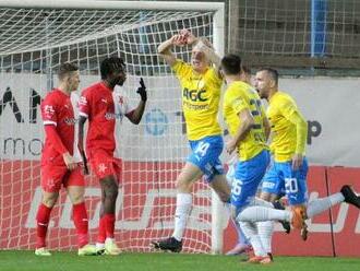 Slavia nečekaně ztratila, Plzeň může jít do čela. Řezníček sám skolil Baník