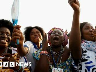 Pope in DR Congo: Dancing and huge crowds greet Pope Francis