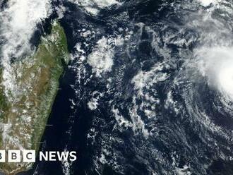 Winds lash Madagascar's coast as Cyclone Freddy makes landfall