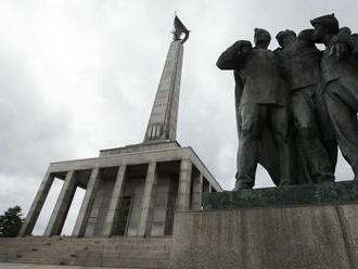 Slavín aj Prezidentský palác budú počas noci žiariť ukrajinskými farbami