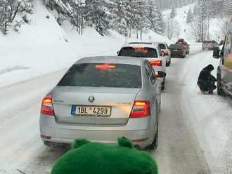 Počasie komplikuje dopravu. Donovaly uzavreli pre kamióny, Kremnické bane úplne