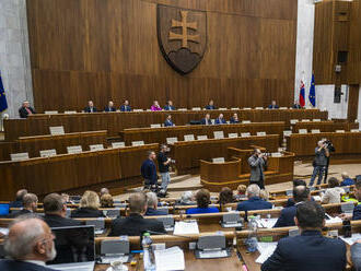 Poslanci začali deň Tarabovou novelou, rokovať budú až do 20. hodiny