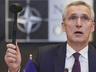 Štáty NATO zvýšia výrobu munície. Aliancia zlepší aj ochranu kritickej infraštruktúry, uviedol Stoltenberg