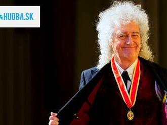 Gitarista kapely Queen Brian May bol povýšený do rytierskeho stavu